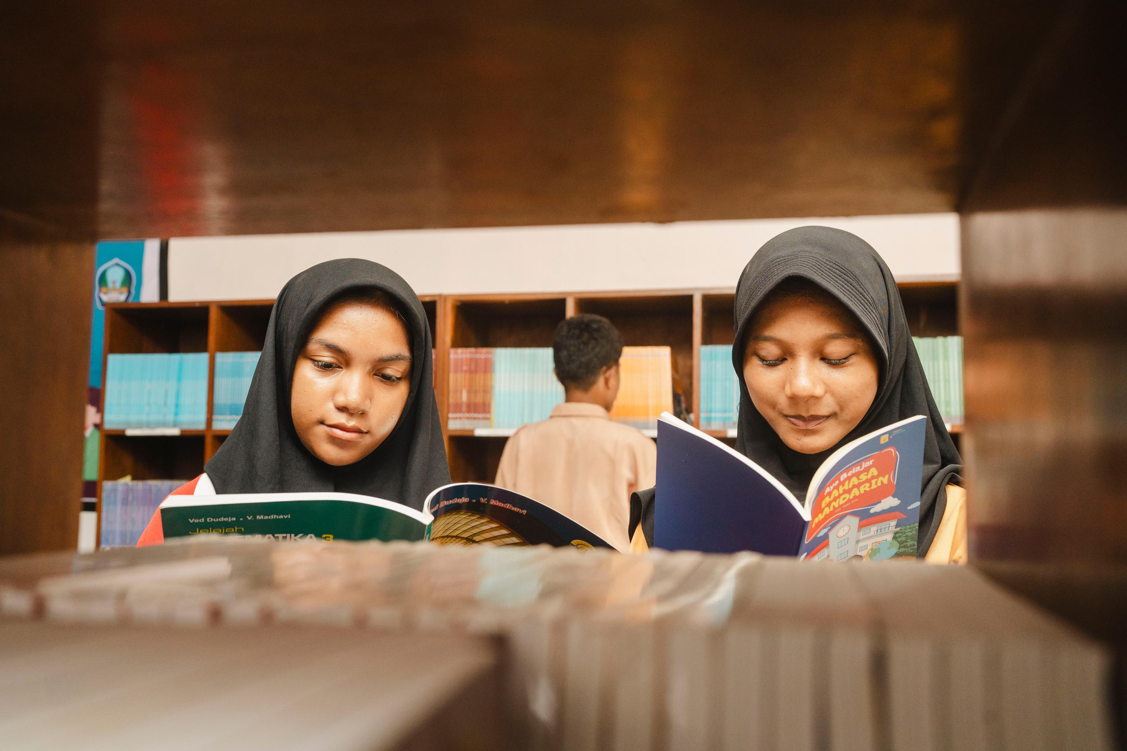 National Book Day, Harita Nickel Encourages Digitalization of School Libraries on Obi Island
