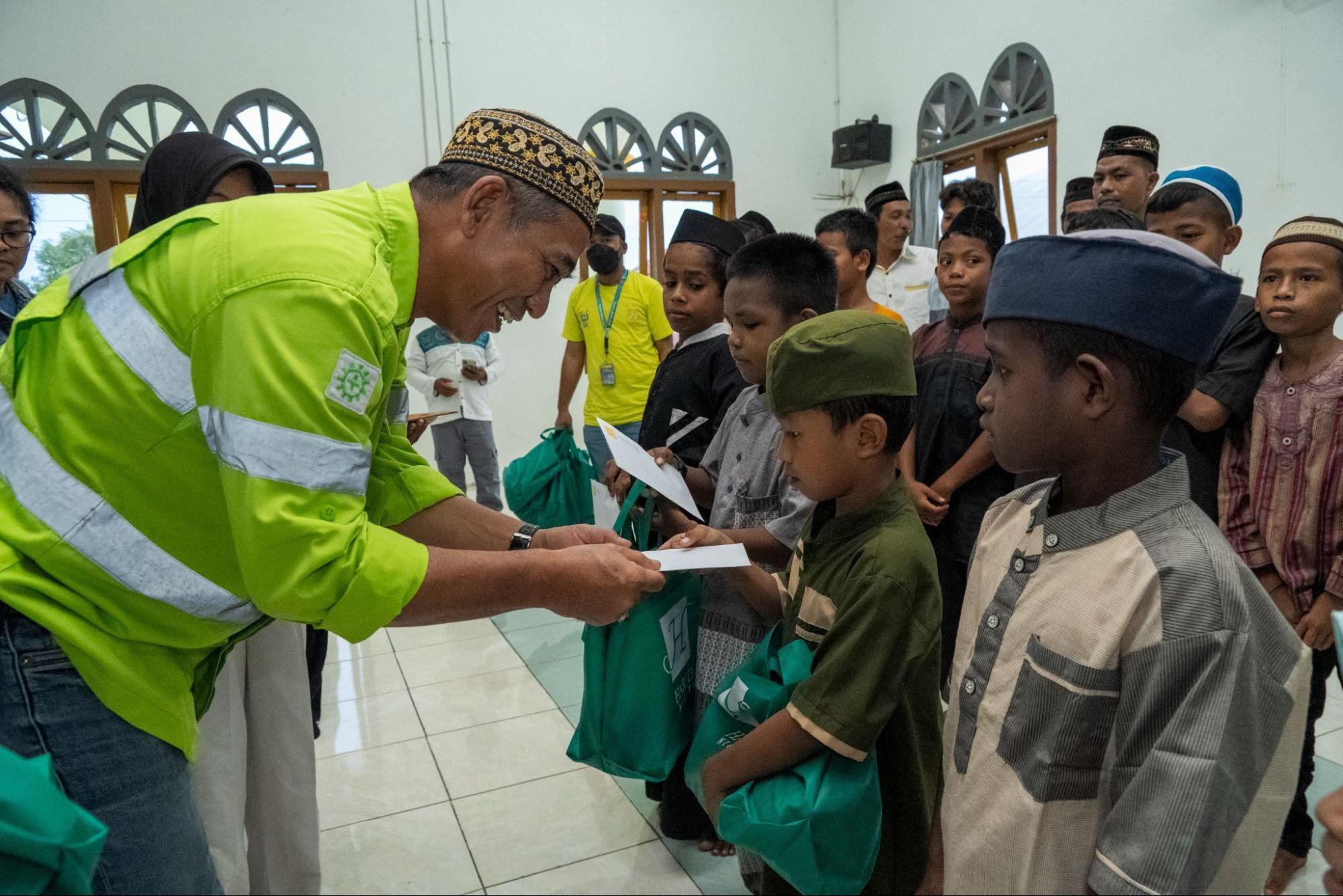 Harita Nickel Strengthens Community Ties in Mining Areas through Ramadan Safari