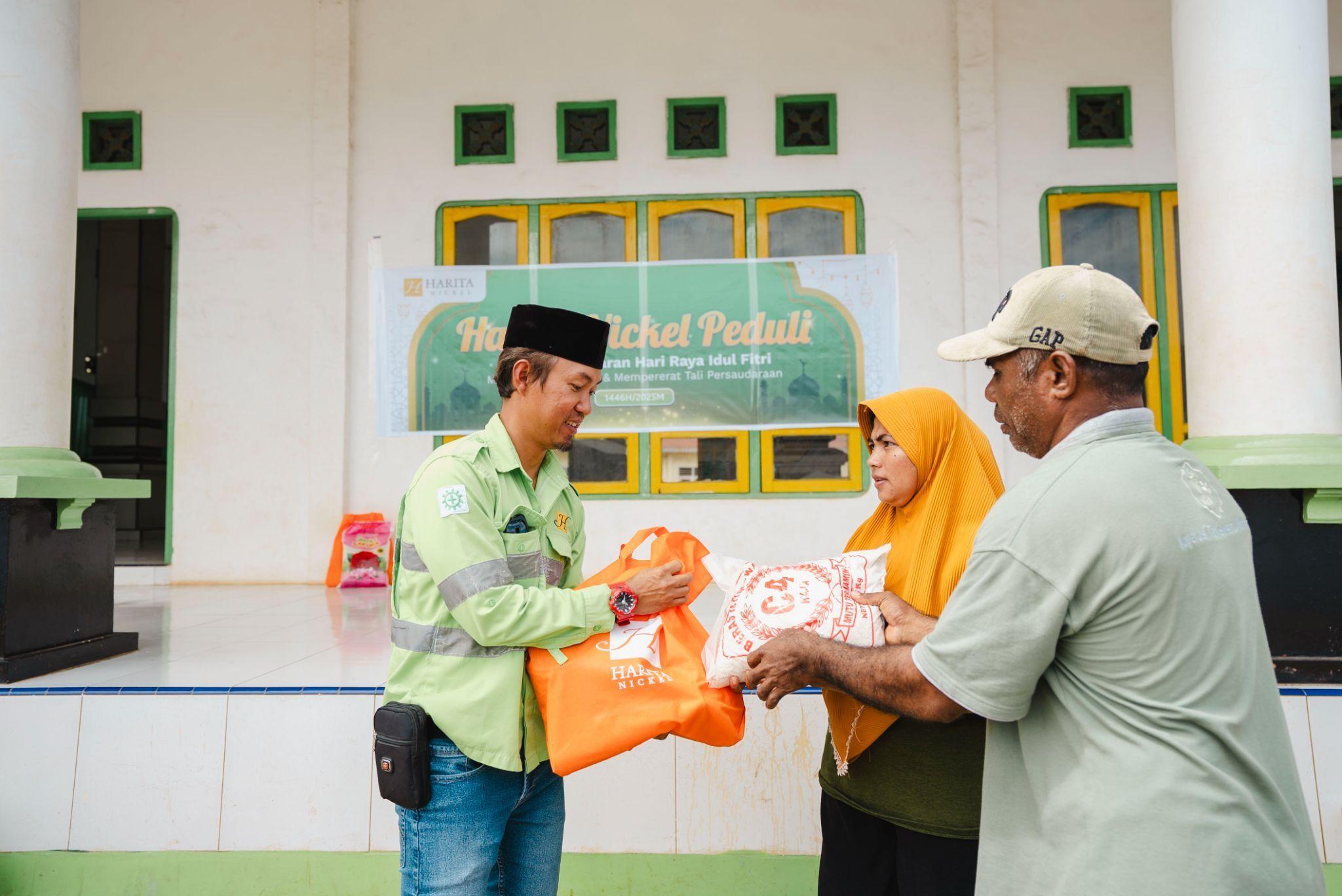 Harita Nickel Shares Ramadan Blessings with Kawasi Residents