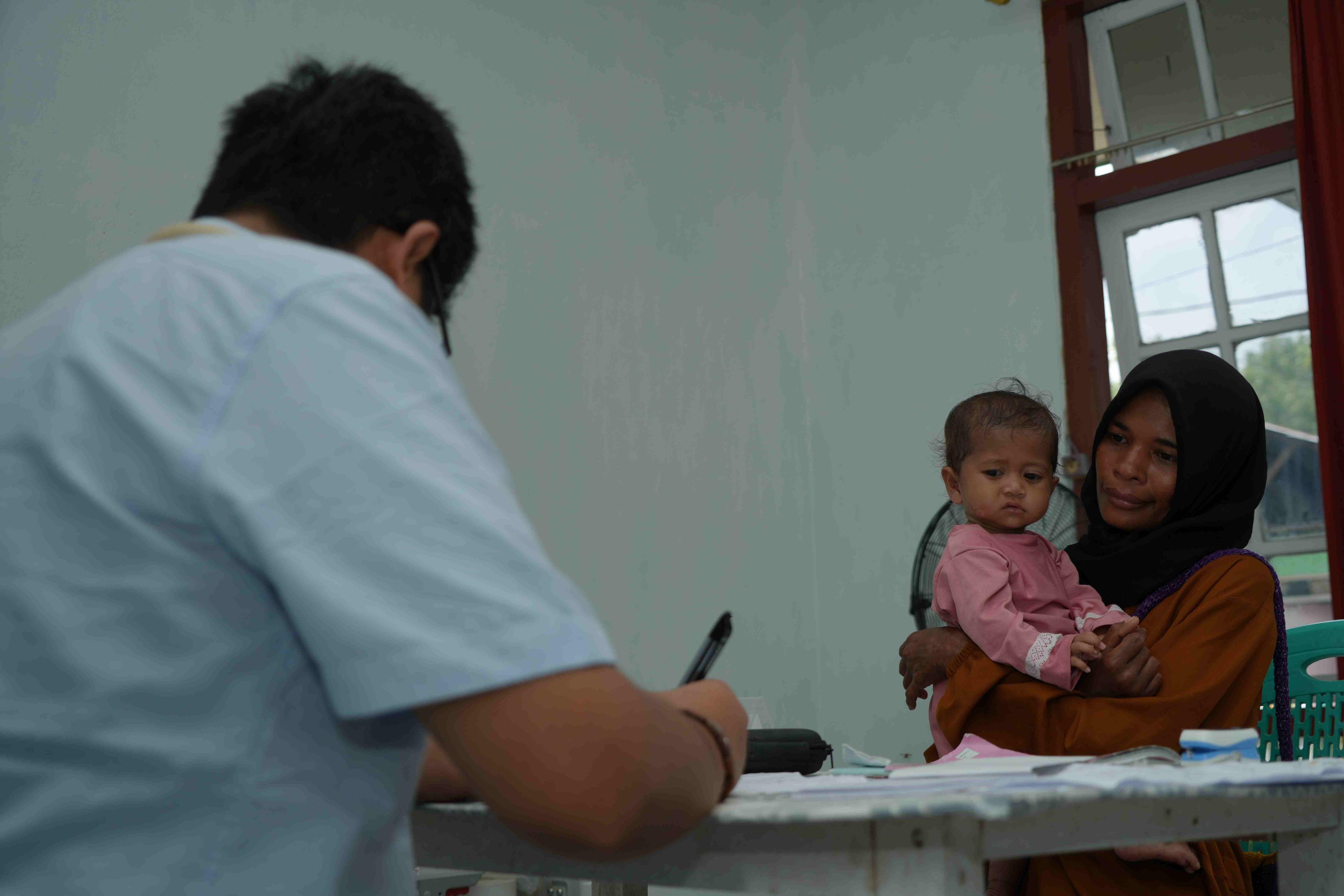 Provide free medical care, Harita Nickel is committed to reducing stunting on Obi Island