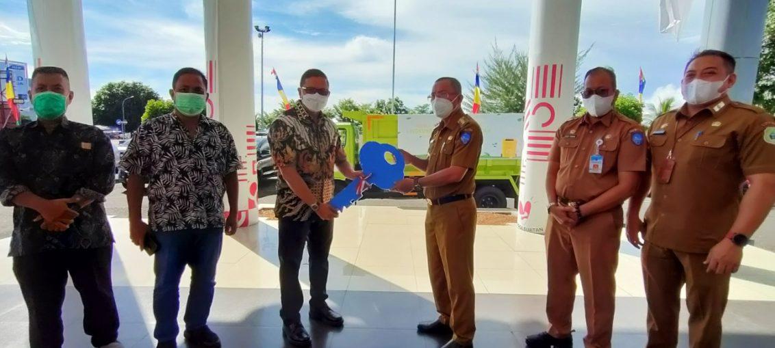 HARITA Nickel Serahkan Satu Unit Truk Sampah untuk Kota Ternate