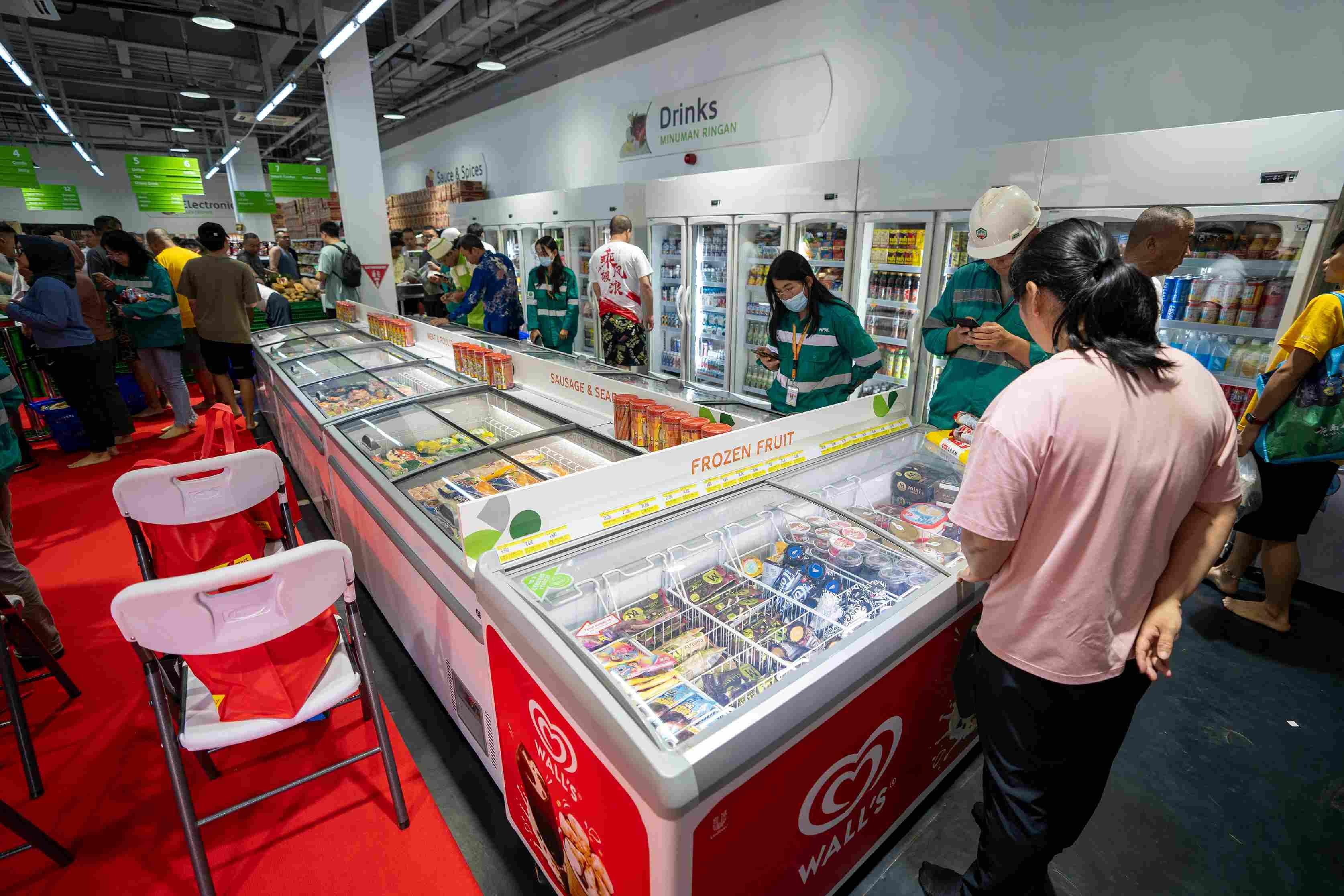 Looking at Harita Nickel's Employee Shopping Facility in Obi Island