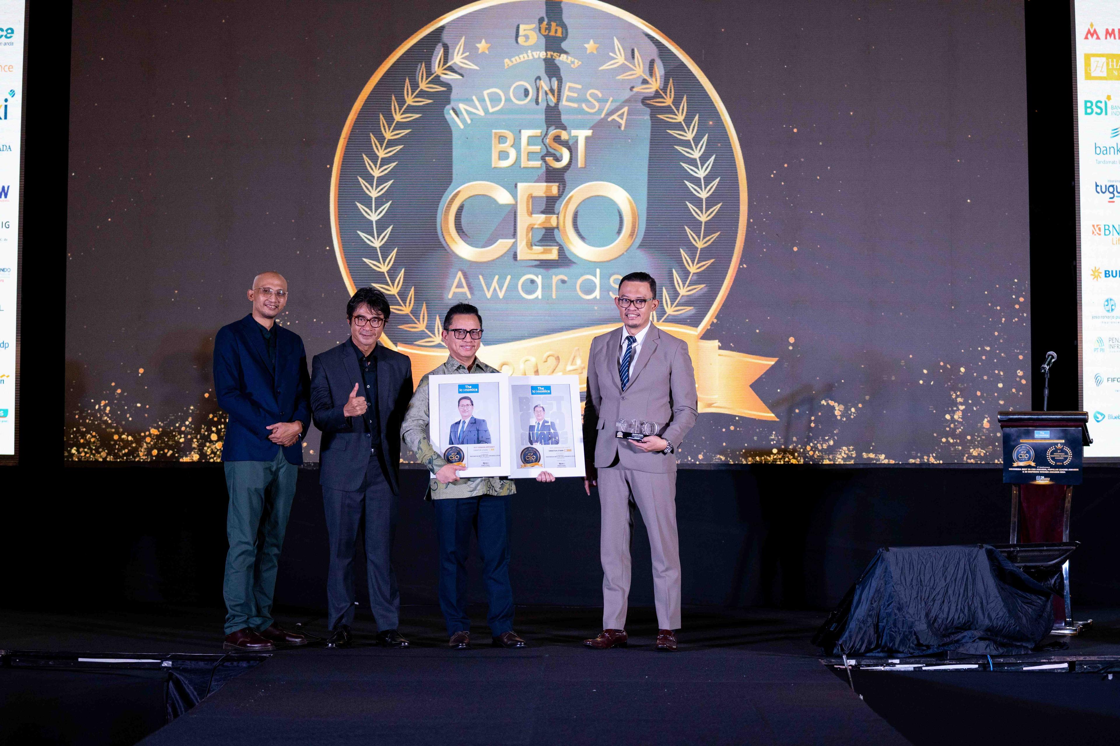 Harita Nickel President Director Accepts Indonesia Best 50 CEO & Popular Leader Awards