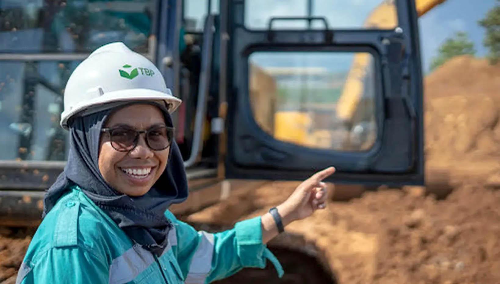 Yufita Tuhuteru: Achieving Dreams Amidst the Glitter of Mining in Her Hometown