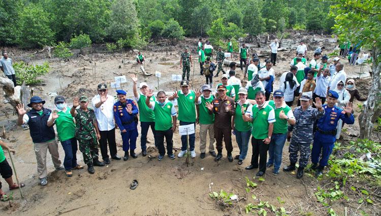 Harita Nickel and Ternate’s UNKHAIR Support Mangrove Forest Rehabilitation Efforts in South Halmahera